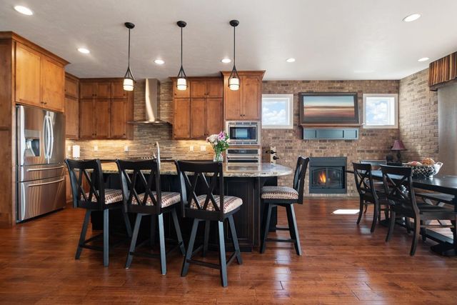 2949 SEAFARER WAY, Suamico, WI 54173