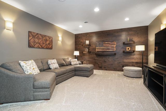 2949 SEAFARER WAY, Suamico, WI 54173