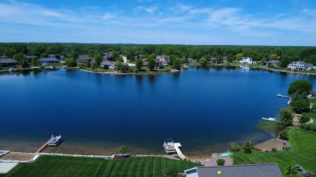 2949 SEAFARER WAY, Suamico, WI 54173