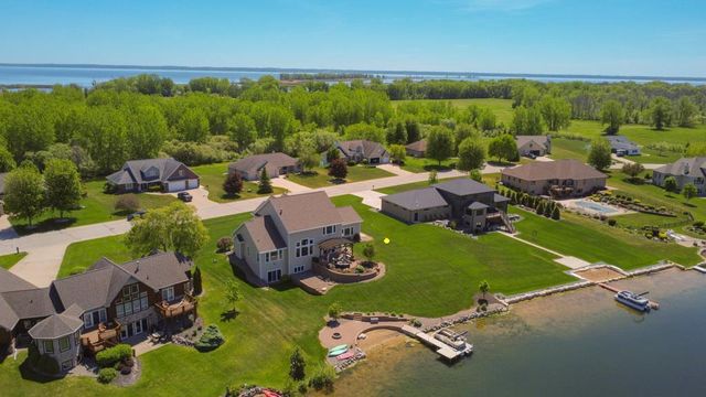 2949 SEAFARER WAY, Suamico, WI 54173