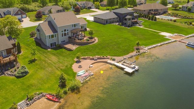 2949 SEAFARER WAY, Suamico, WI 54173