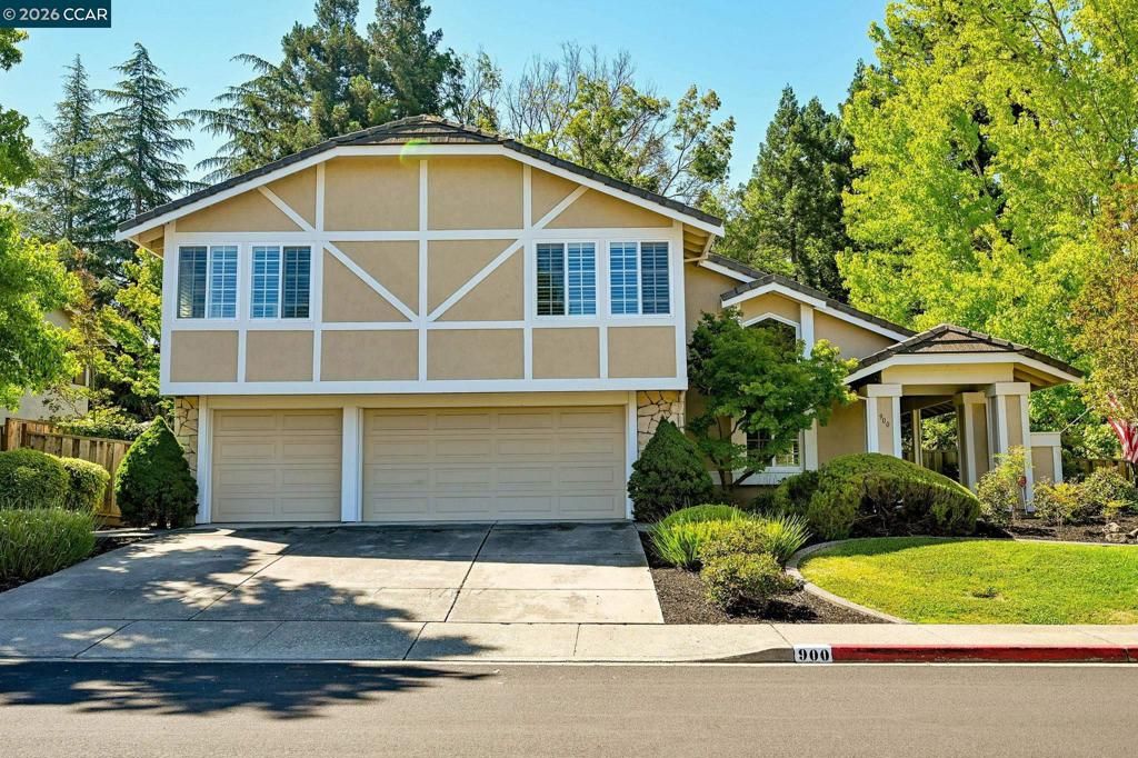 Image 1 of property listing at 900 Woodland Dr, San Ramon, CA 94582