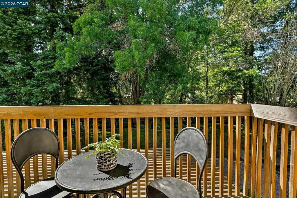 Image 20 of property listing at 900 Woodland Dr, San Ramon, CA 94582