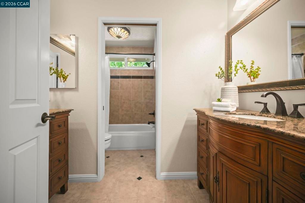 Image 24 of property listing at 900 Woodland Dr, San Ramon, CA 94582
