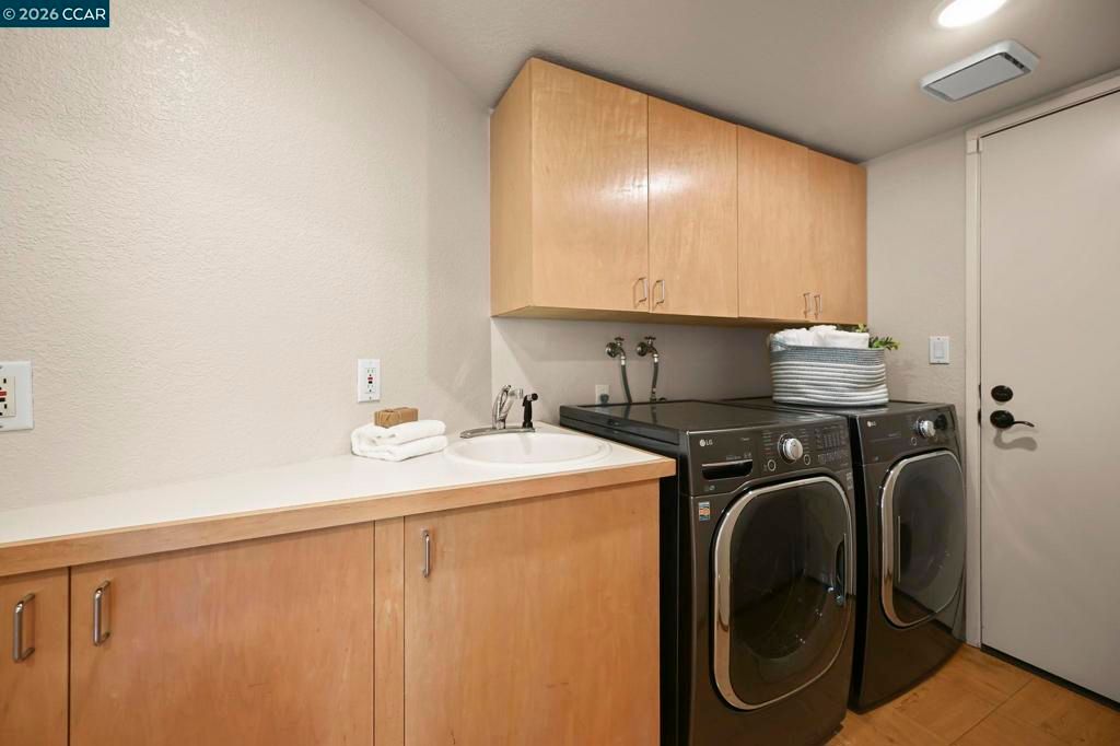 Image 27 of property listing at 900 Woodland Dr, San Ramon, CA 94582
