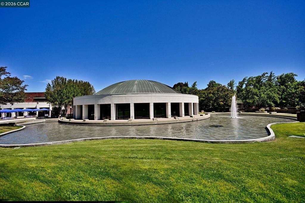 Image 40 of property listing at 900 Woodland Dr, San Ramon, CA 94582