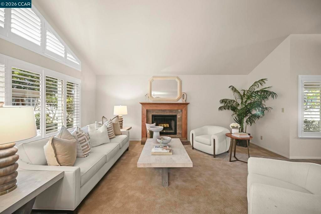 Image 6 of property listing at 900 Woodland Dr, San Ramon, CA 94582