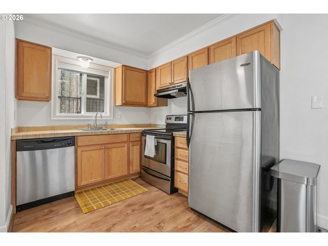 6919 N LEAVITT Ave B1, Portland, OR 97203