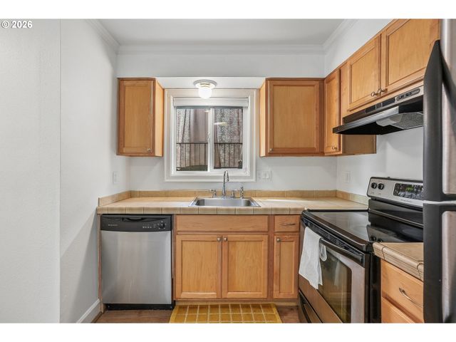 6919 N LEAVITT Ave B1, Portland, OR 97203