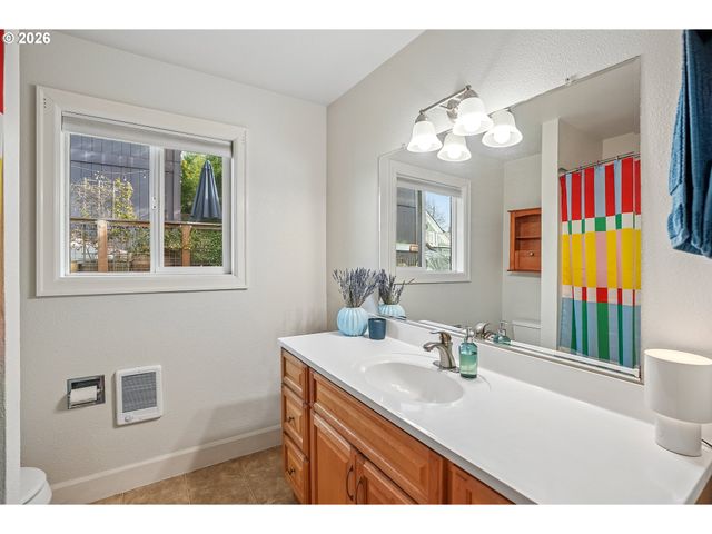 6919 N LEAVITT Ave B1, Portland, OR 97203