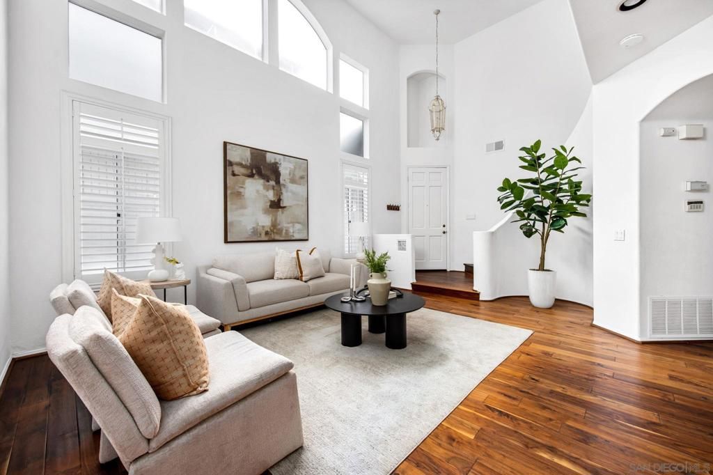 Image 2 of property listing at 12481 Cavallo St, San Diego, CA 92130