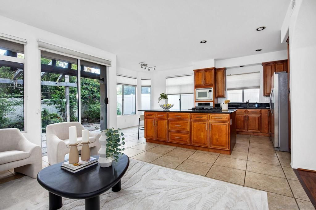 Image 5 of property listing at 12481 Cavallo St, San Diego, CA 92130