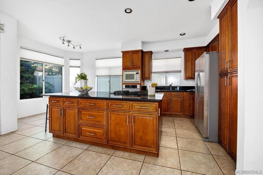 Image 6 of property listing at 12481 Cavallo St, San Diego, CA 92130