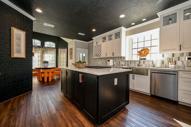 13606 Champions Centre Drive, Houston, TX 77069