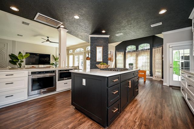 13606 Champions Centre Drive, Houston, TX 77069