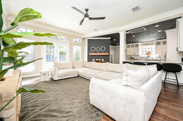 13606 Champions Centre Drive, Houston, TX 77069