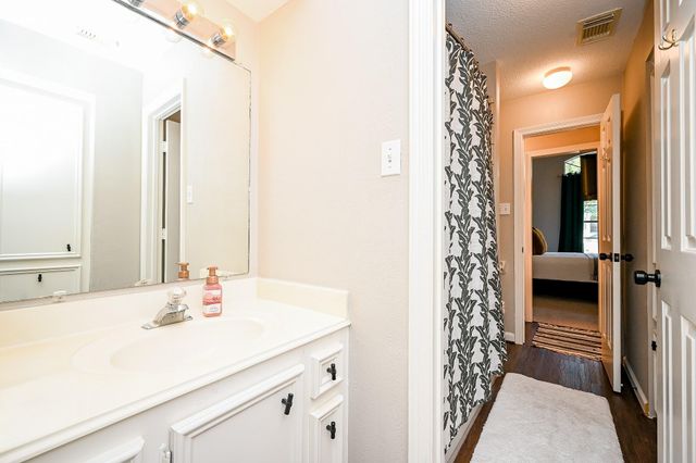 13606 Champions Centre Drive, Houston, TX 77069