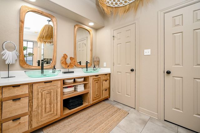 13606 Champions Centre Drive, Houston, TX 77069