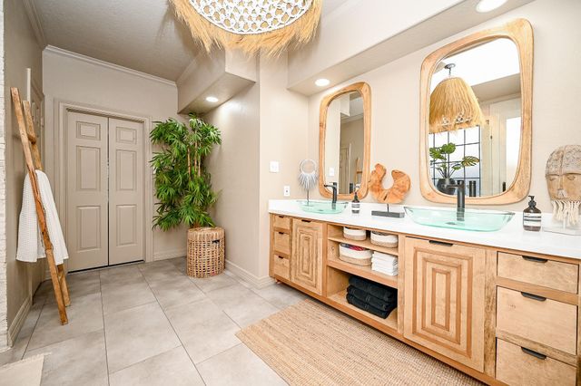 13606 Champions Centre Drive, Houston, TX 77069