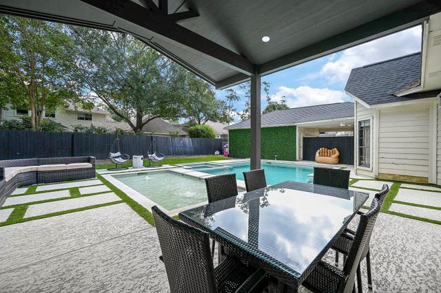 13606 Champions Centre Drive, Houston, TX 77069