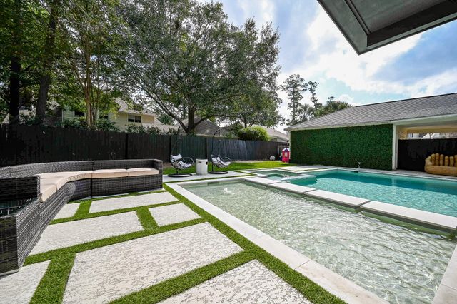 13606 Champions Centre Drive, Houston, TX 77069