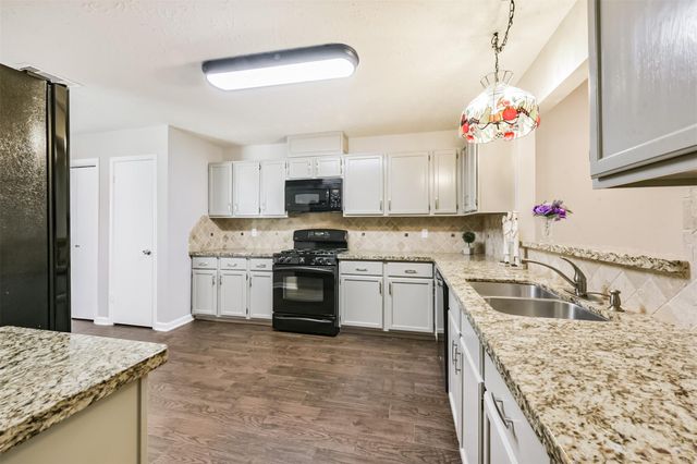 3013 Flower Field Lane 4, Pearland, TX 77584