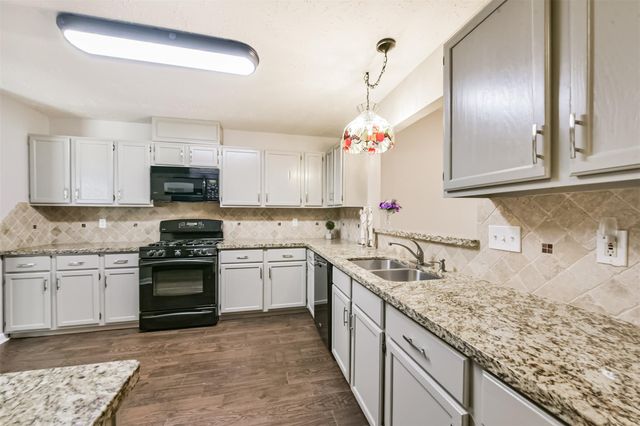 3013 Flower Field Lane 4, Pearland, TX 77584