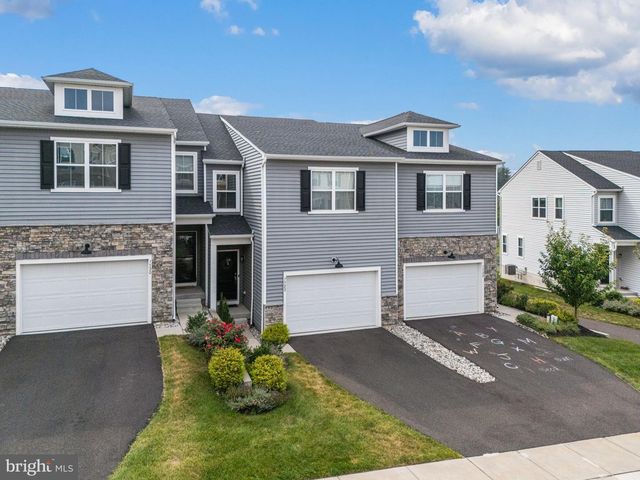 7522 CLAYTON AVE, Coopersburg, PA 18036
