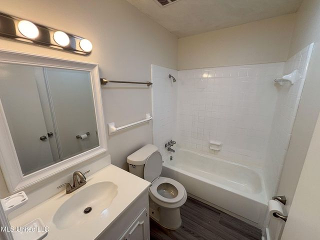 1158 Greenbriar Street, Jackson, MS 39211