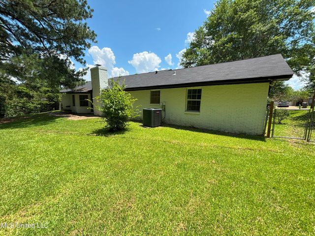 1158 Greenbriar Street, Jackson, MS 39211