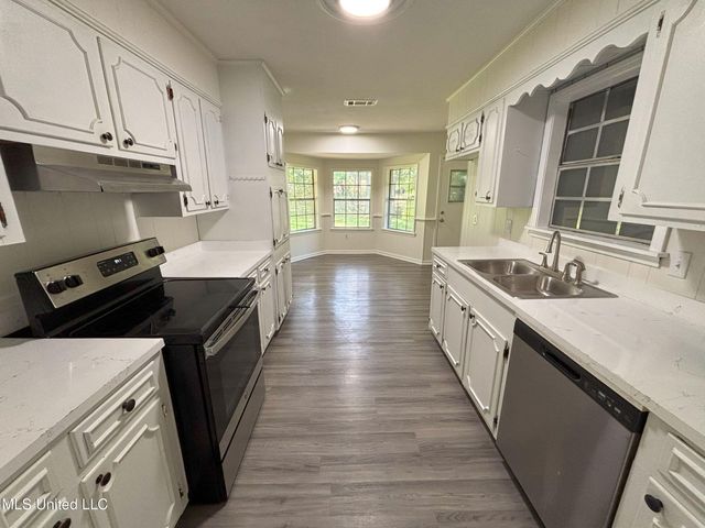 1158 Greenbriar Street, Jackson, MS 39211