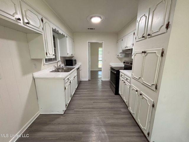 1158 Greenbriar Street, Jackson, MS 39211