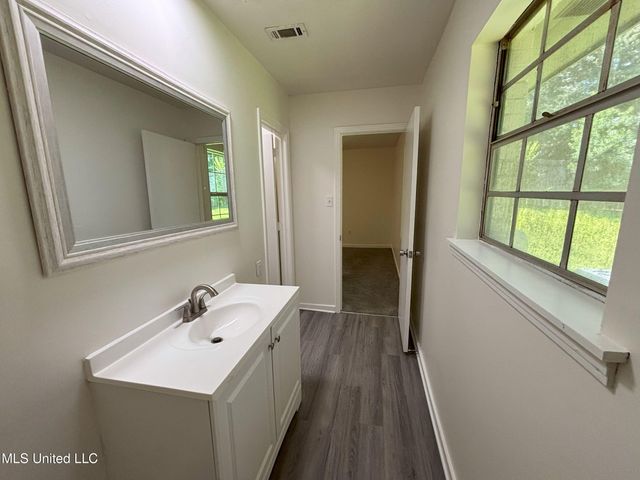 1158 Greenbriar Street, Jackson, MS 39211