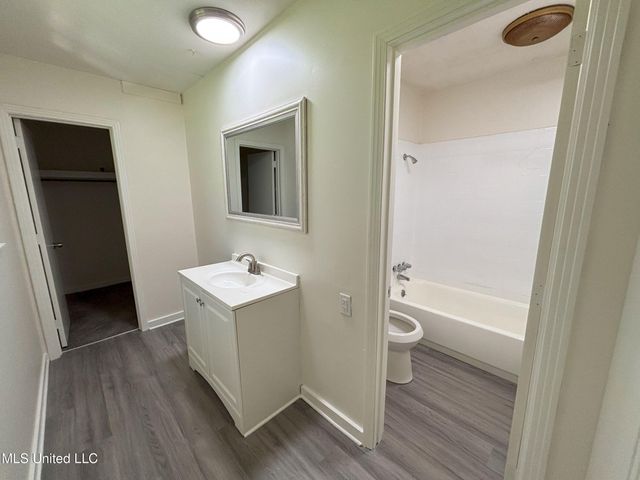 1158 Greenbriar Street, Jackson, MS 39211