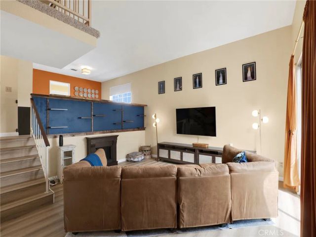 10030 Owensmouth 25, Chatsworth, CA 91311