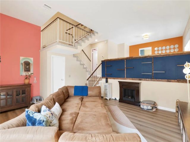 10030 Owensmouth 25, Chatsworth, CA 91311