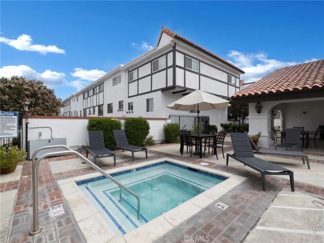 10030 Owensmouth 25, Chatsworth, CA 91311