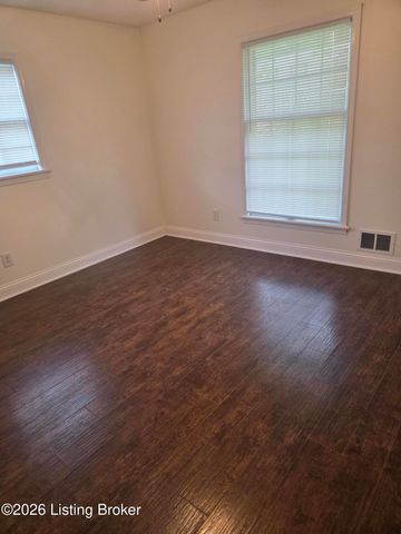 9013 Lyneve Dr, Louisville, KY 40272