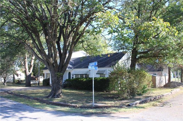 2011 S English Street, Pittsburg, KS 66762