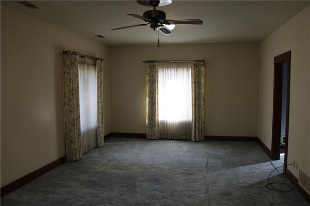 2011 S English Street, Pittsburg, KS 66762