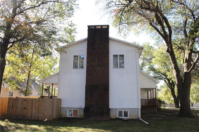 2011 S English Street, Pittsburg, KS 66762