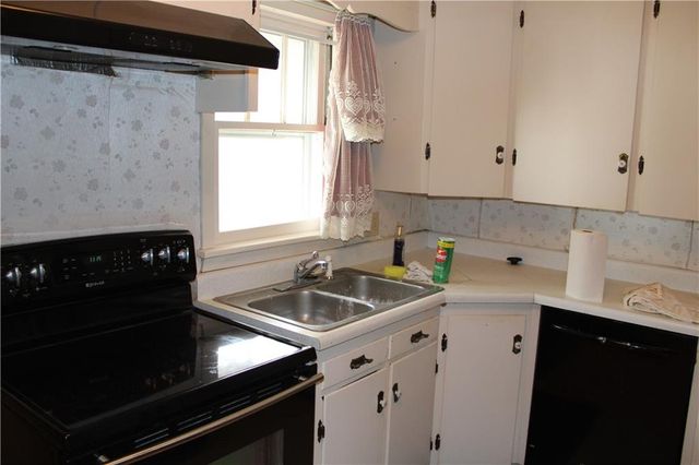 2011 S English Street, Pittsburg, KS 66762