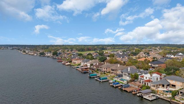 12319 Hawthorne Drive, Montgomery, TX 77356