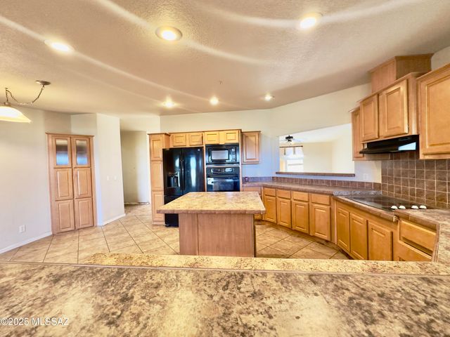 13401 E Walts Way, Vail, AZ 85641