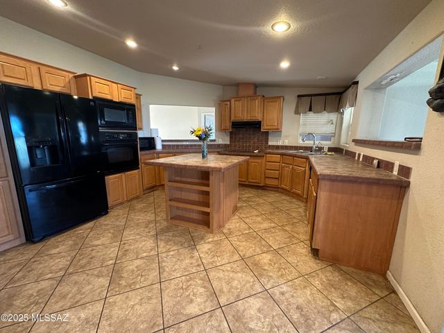 13401 E Walts Way, Vail, AZ 85641