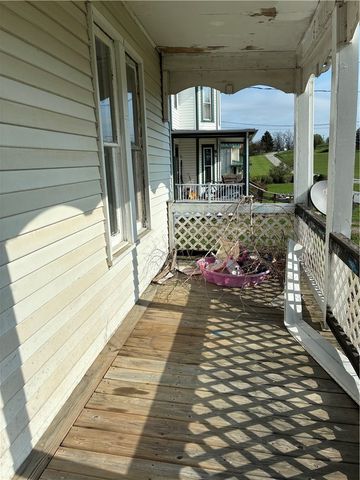 29 Buffalo Road North, Hopewell, PA 15301