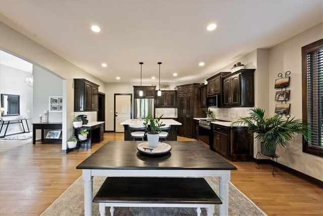 9153 Shady Bend Road, Lenexa, KS 66227