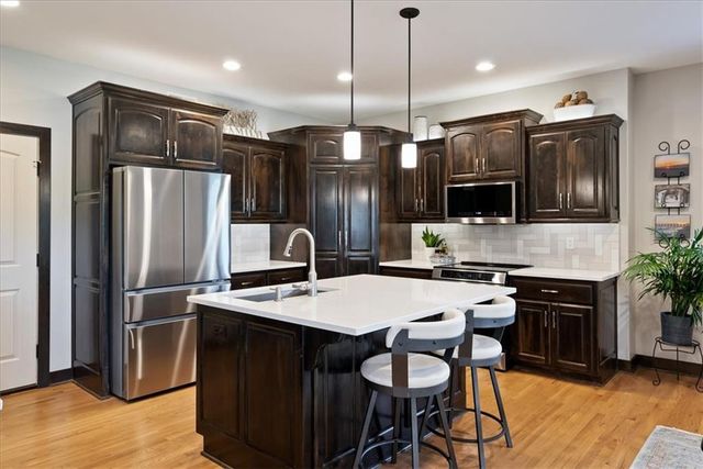9153 Shady Bend Road, Lenexa, KS 66227