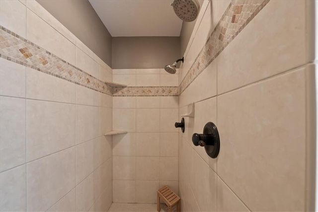 9153 Shady Bend Road, Lenexa, KS 66227