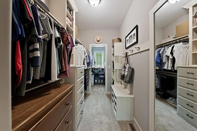 9153 Shady Bend Road, Lenexa, KS 66227